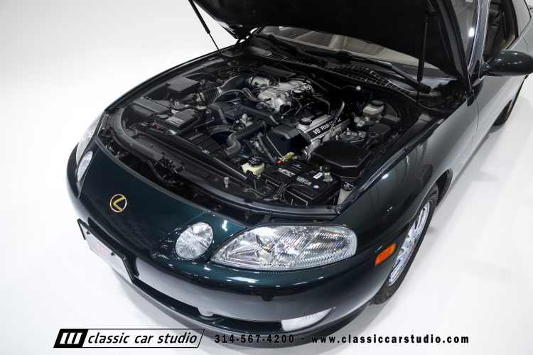 2004_Lexus_SC400_2286-109