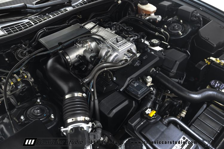 2004_Lexus_SC400_2286-115