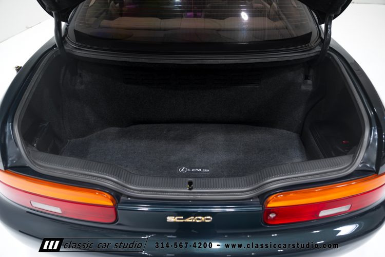 2004_Lexus_SC400_2286-125