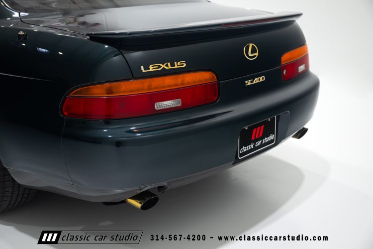 2004_Lexus_SC400_2286-34