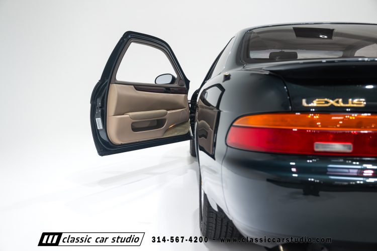 2004_Lexus_SC400_2286-70