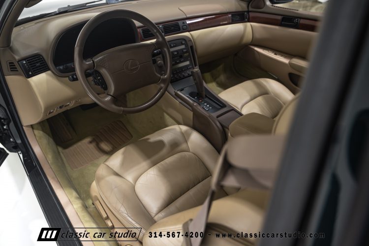 2004_Lexus_SC400_2286-71