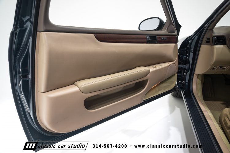2004_Lexus_SC400_2286-72