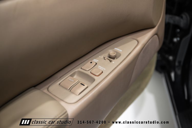 2004_Lexus_SC400_2286-74