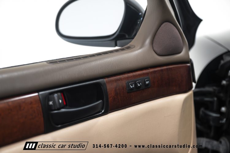 2004_Lexus_SC400_2286-75