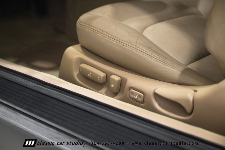 2004_Lexus_SC400_2286-77