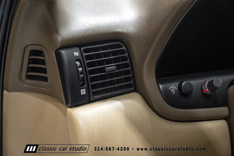 2004_Lexus_SC400_2286-79