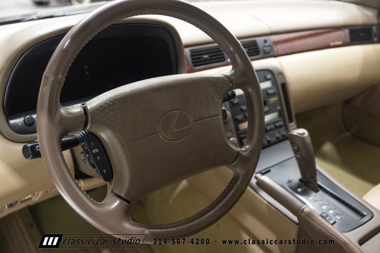 2004_Lexus_SC400_2286-81