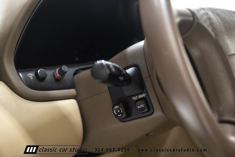 2004_Lexus_SC400_2286-82
