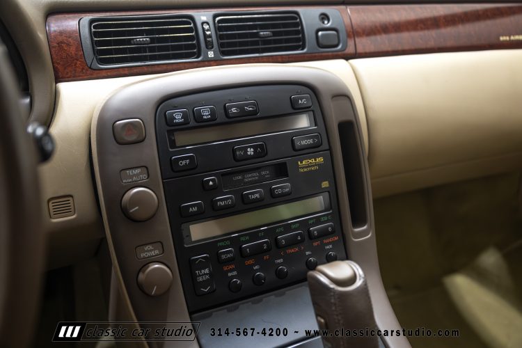 2004_Lexus_SC400_2286-88