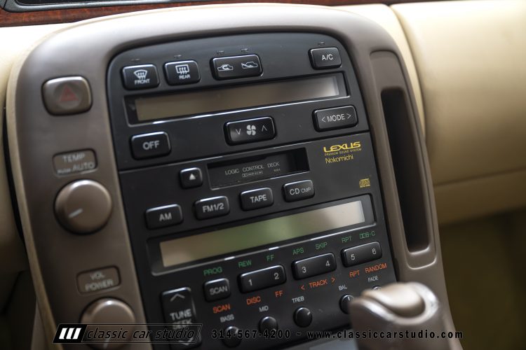 2004_Lexus_SC400_2286-89