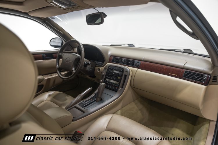 2004_Lexus_SC400_2286-97