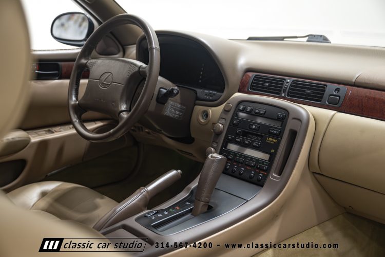 2004_Lexus_SC400_2286-99