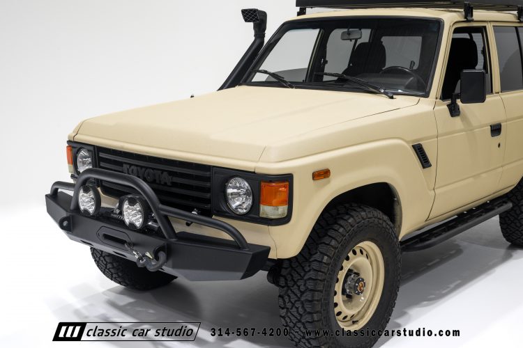 82_Toyota_Land_Cruiser_FJ60_2282-10