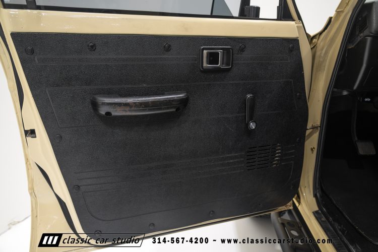 82_Toyota_Land_Cruiser_FJ60_2282-100