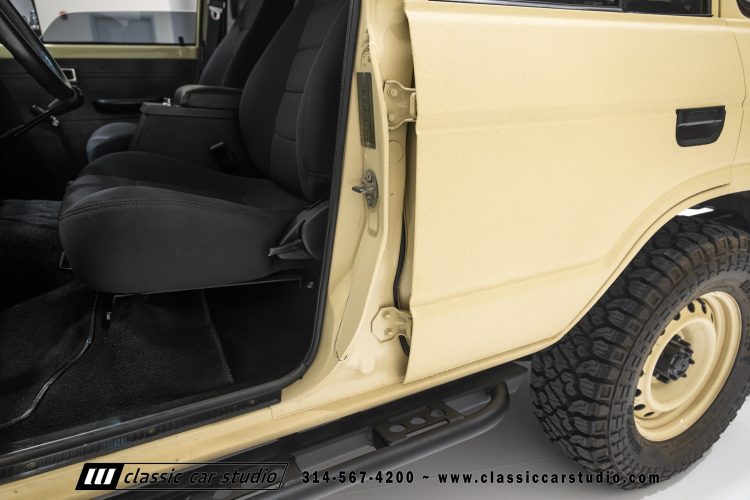 82_Toyota_Land_Cruiser_FJ60_2282-102