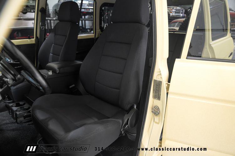 82_Toyota_Land_Cruiser_FJ60_2282-103