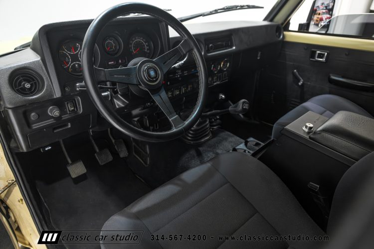 82_Toyota_Land_Cruiser_FJ60_2282-104