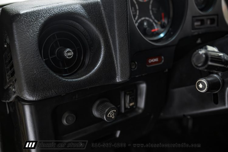 82_Toyota_Land_Cruiser_FJ60_2282-106