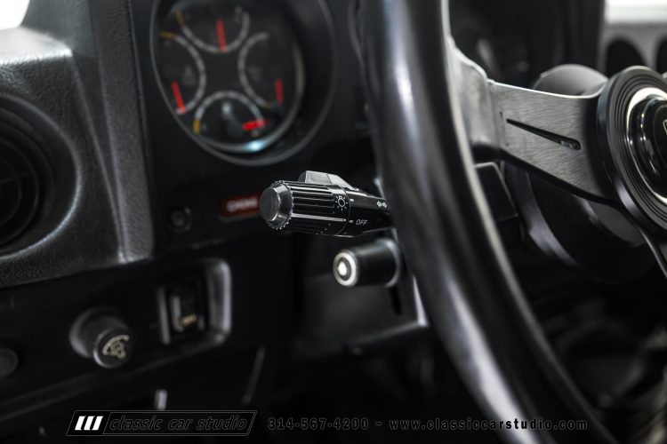 82_Toyota_Land_Cruiser_FJ60_2282-108