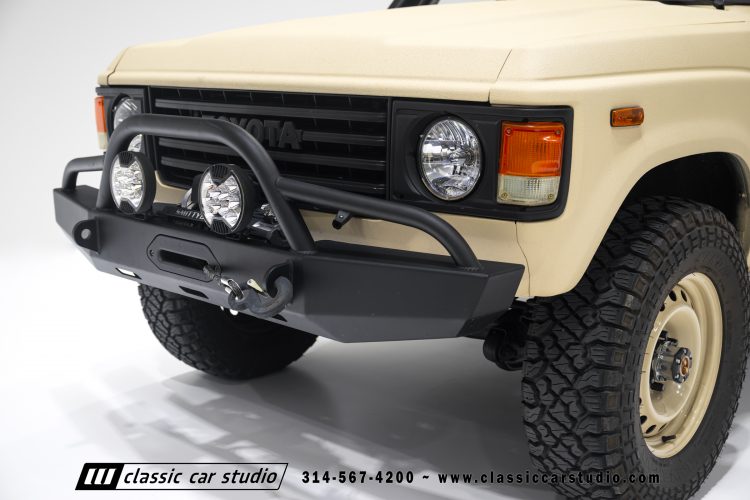82_Toyota_Land_Cruiser_FJ60_2282-11
