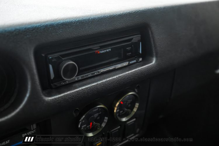 82_Toyota_Land_Cruiser_FJ60_2282-119