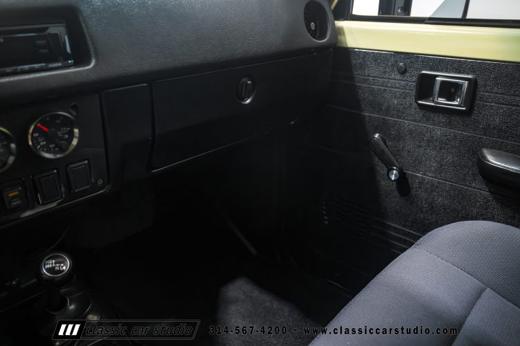 82_Toyota_Land_Cruiser_FJ60_2282-120