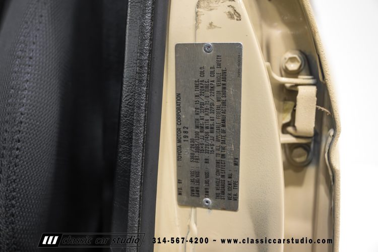 82_Toyota_Land_Cruiser_FJ60_2282-124