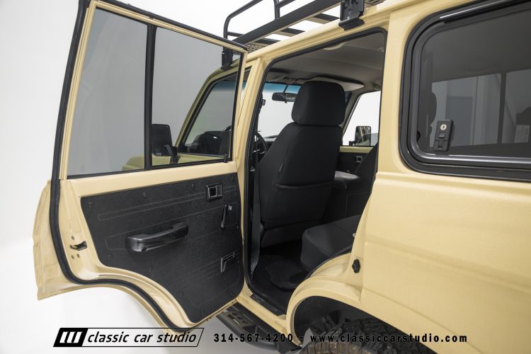 82_Toyota_Land_Cruiser_FJ60_2282-126