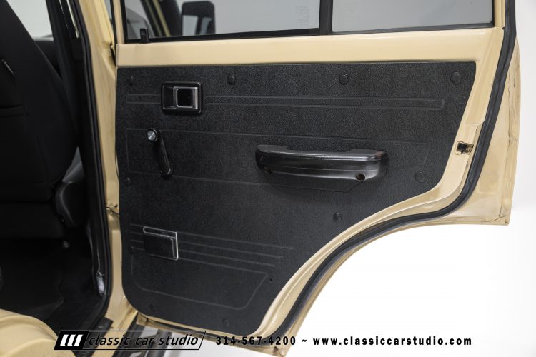 82_Toyota_Land_Cruiser_FJ60_2282-135