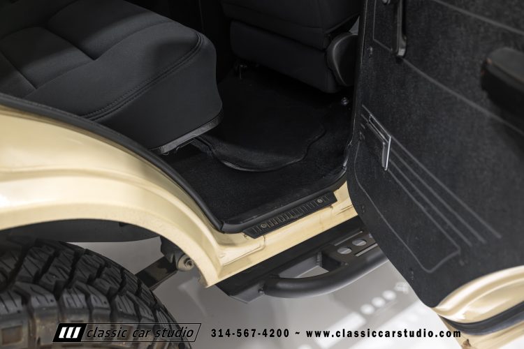 82_Toyota_Land_Cruiser_FJ60_2282-136