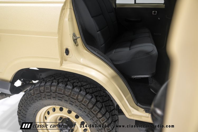 82_Toyota_Land_Cruiser_FJ60_2282-137