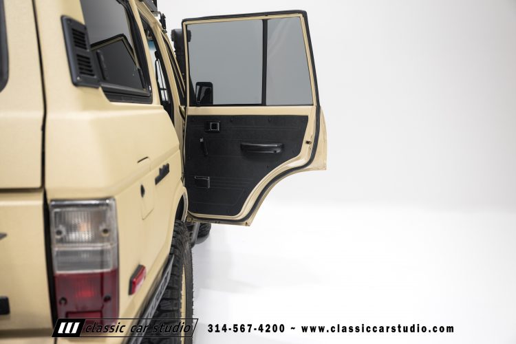 82_Toyota_Land_Cruiser_FJ60_2282-139