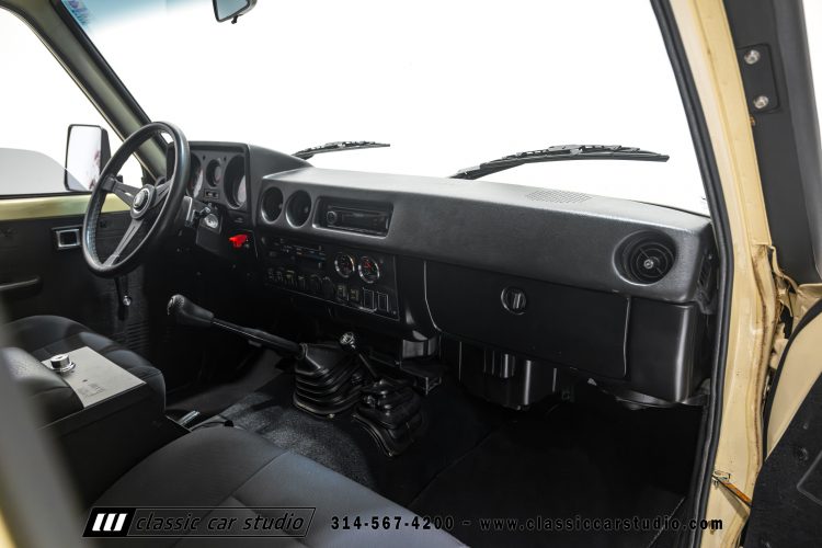82_Toyota_Land_Cruiser_FJ60_2282-140