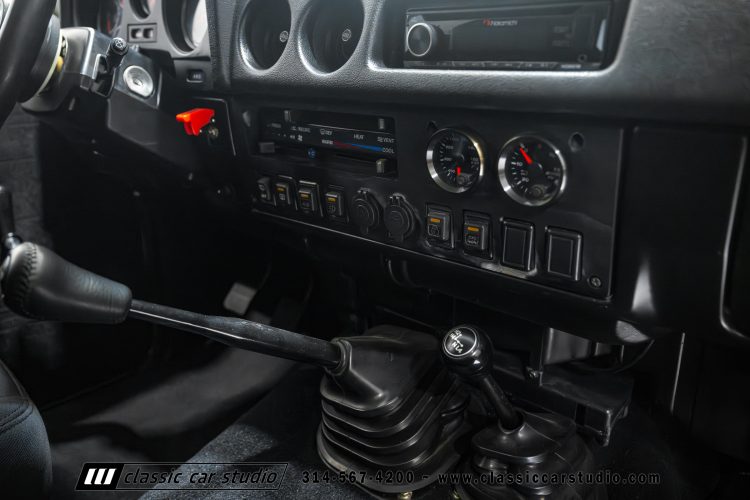 82_Toyota_Land_Cruiser_FJ60_2282-143