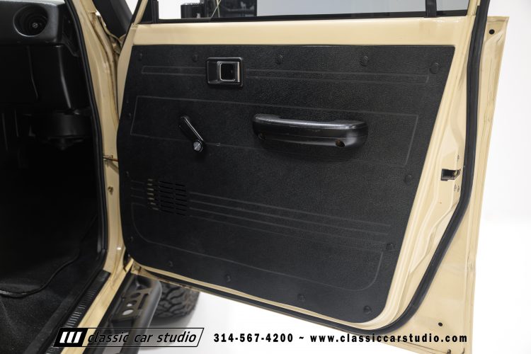 82_Toyota_Land_Cruiser_FJ60_2282-144