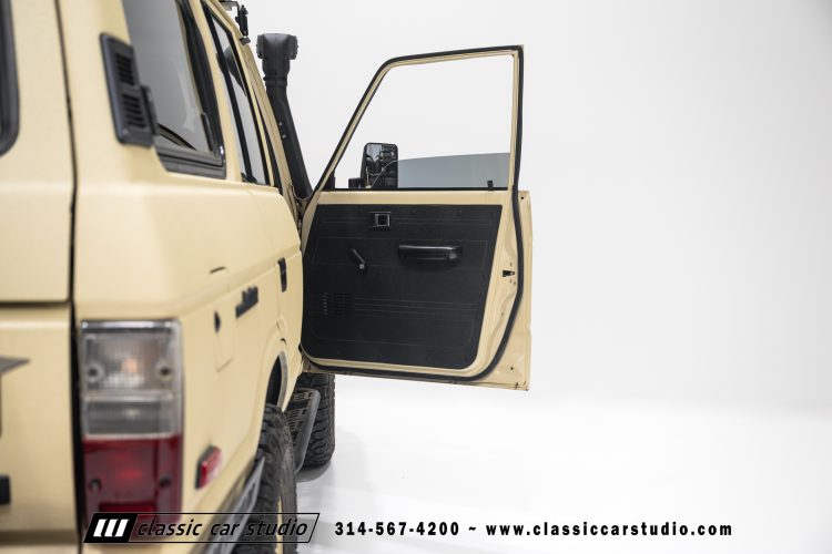 82_Toyota_Land_Cruiser_FJ60_2282-149
