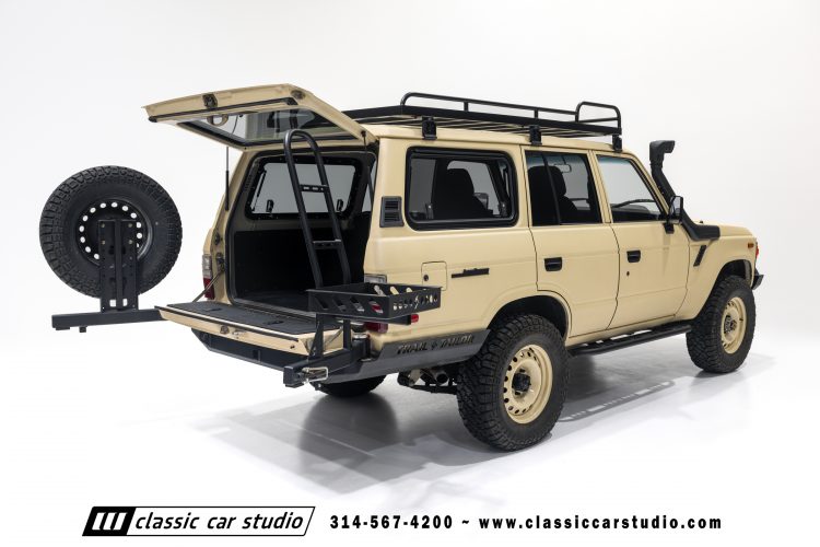 82_Toyota_Land_Cruiser_FJ60_2282-160