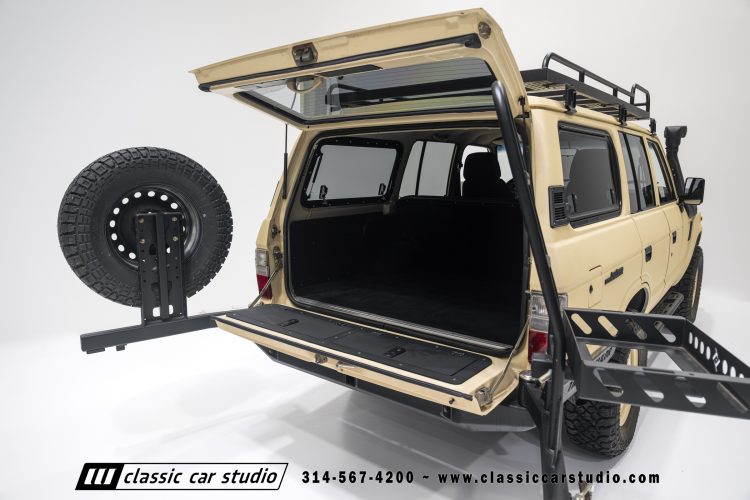 82_Toyota_Land_Cruiser_FJ60_2282-161