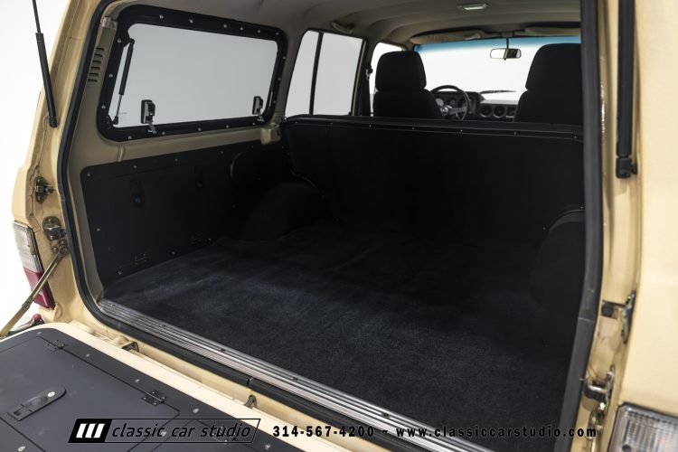 82_Toyota_Land_Cruiser_FJ60_2282-163