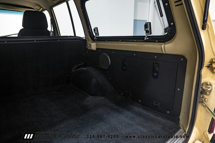 82_Toyota_Land_Cruiser_FJ60_2282-165