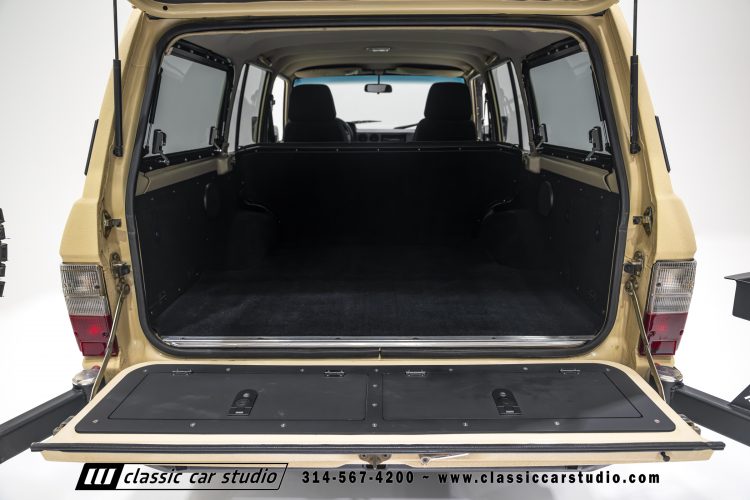 82_Toyota_Land_Cruiser_FJ60_2282-168