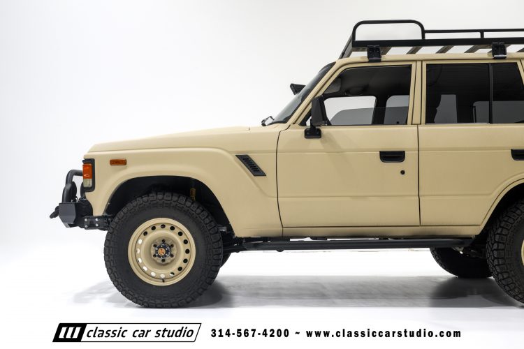 82_Toyota_Land_Cruiser_FJ60_2282-21