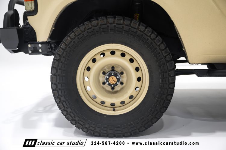 82_Toyota_Land_Cruiser_FJ60_2282-22