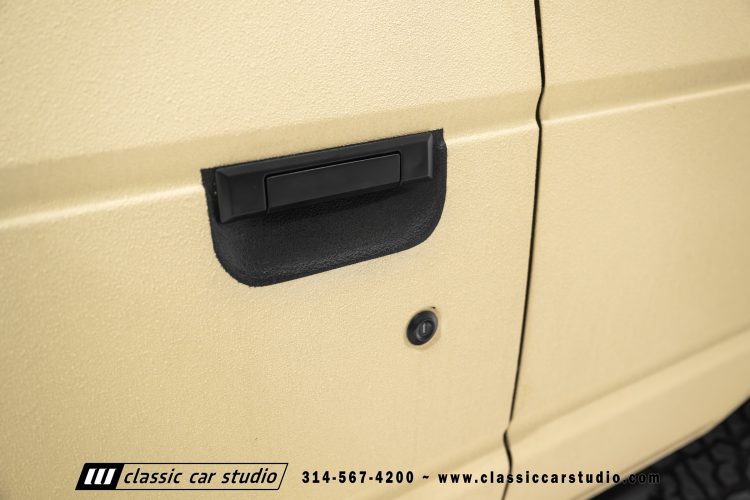 82_Toyota_Land_Cruiser_FJ60_2282-27
