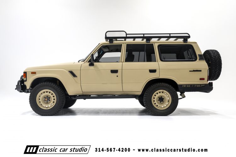 82_Toyota_Land_Cruiser_FJ60_2282-31