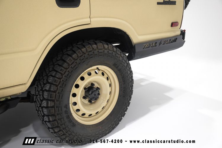 82_Toyota_Land_Cruiser_FJ60_2282-34