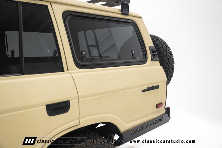 82_Toyota_Land_Cruiser_FJ60_2282-35