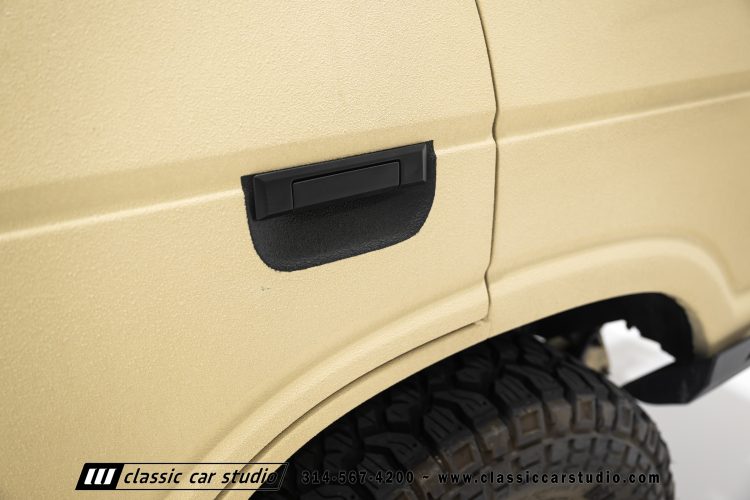 82_Toyota_Land_Cruiser_FJ60_2282-36