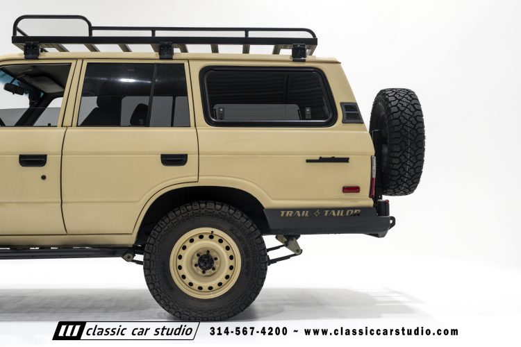 82_Toyota_Land_Cruiser_FJ60_2282-37